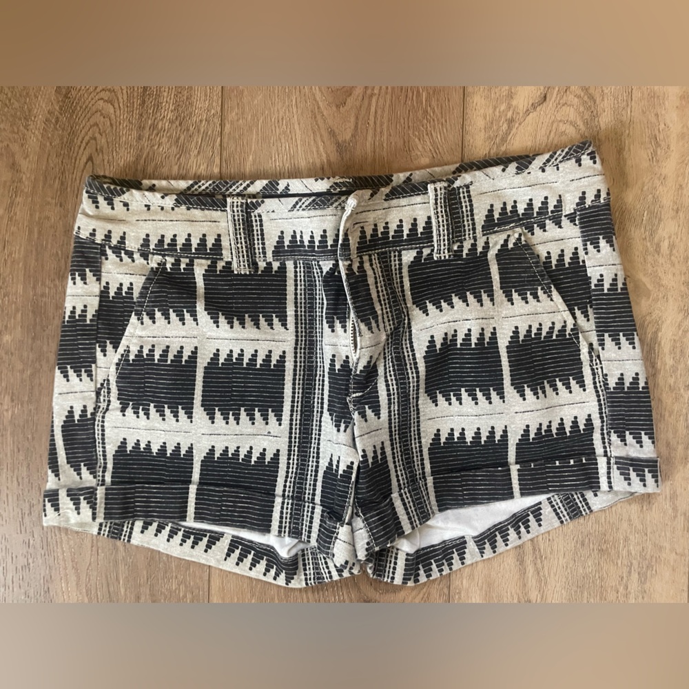 American eagle Black and White Patterned shorts size 2 smalls